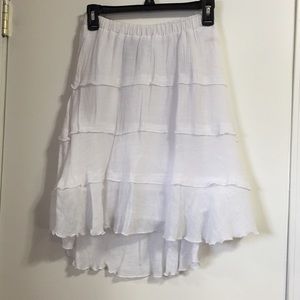 High low white skirt. Offers welcome